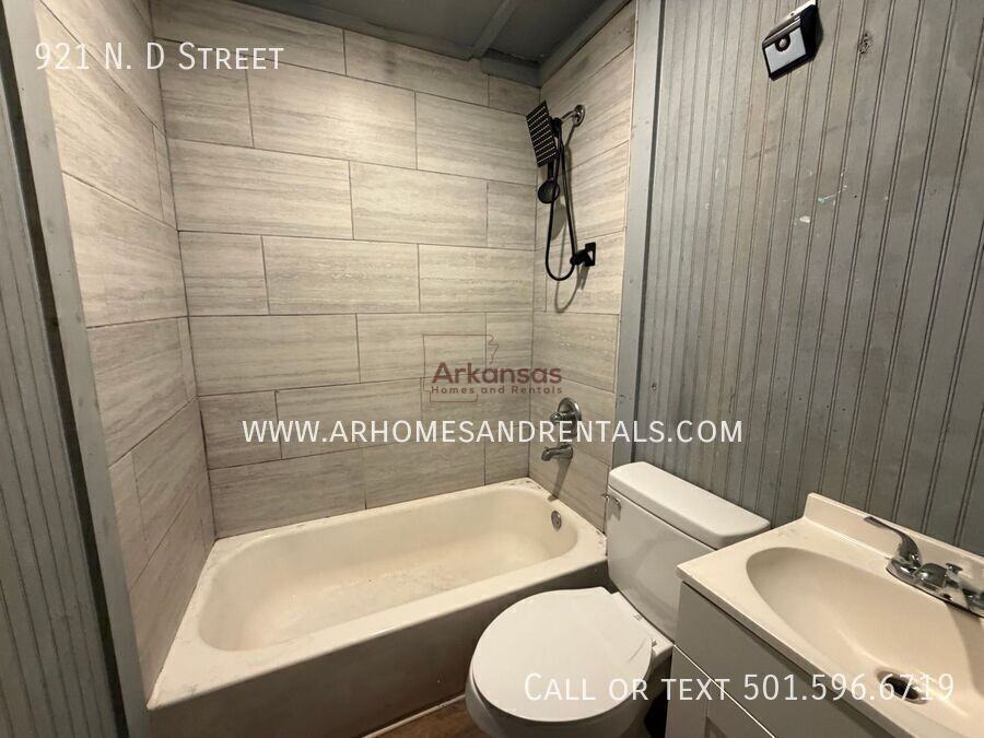 921 N D St - Photo 5 of 9