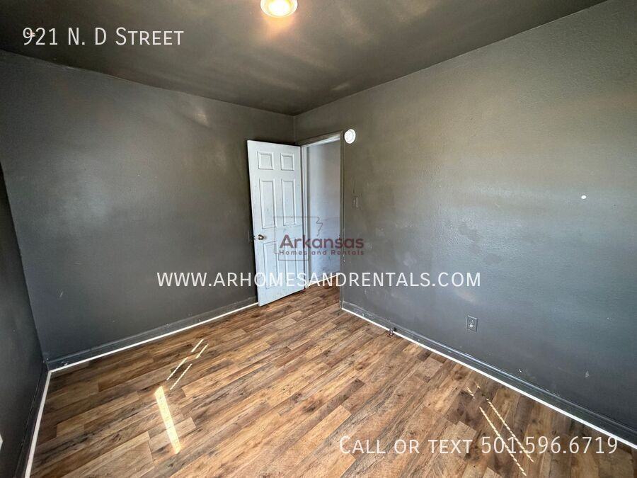 921 N D St - Photo 6 of 9