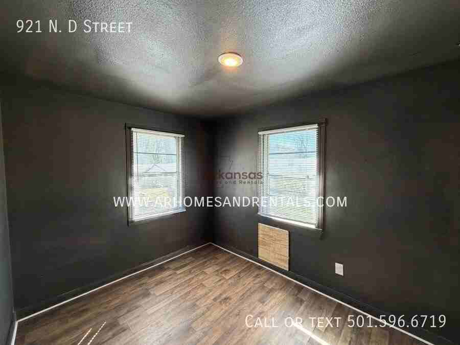 921 N D St - Photo 7 of 9