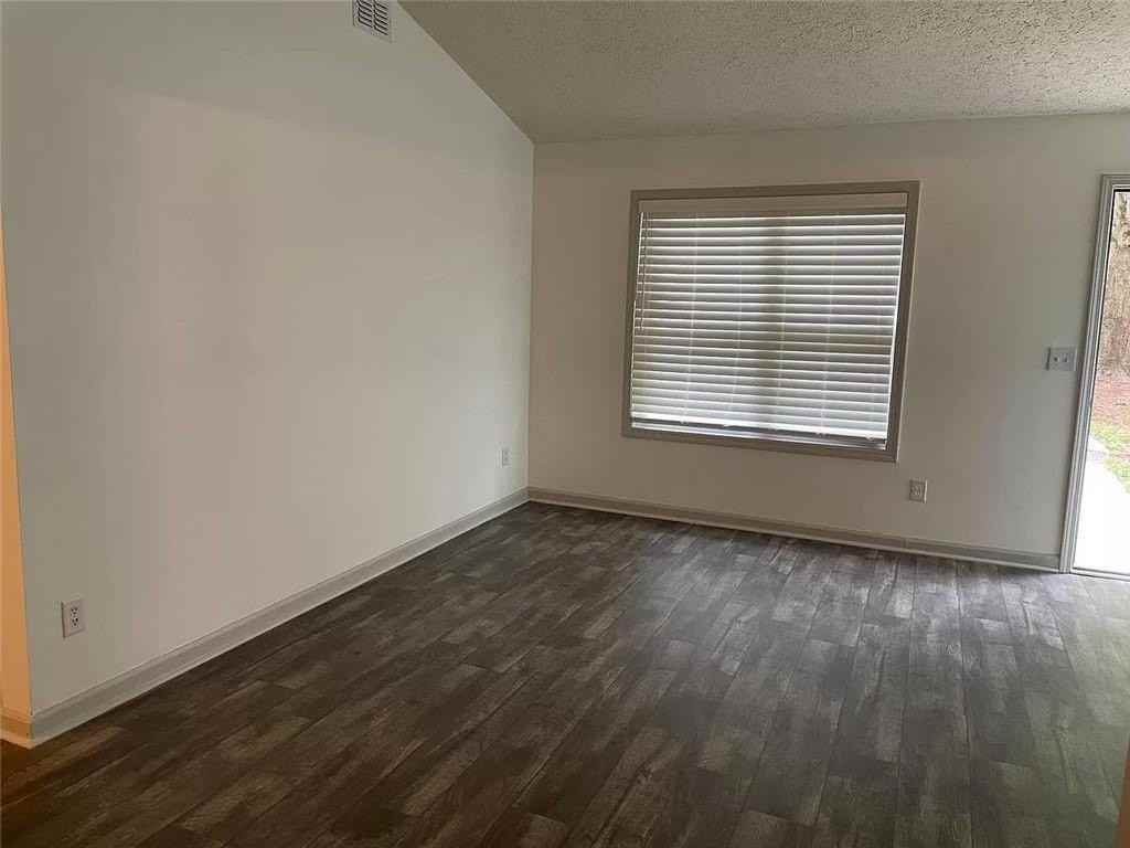 1131 Rappahannock Dr - Photo 4 of 18