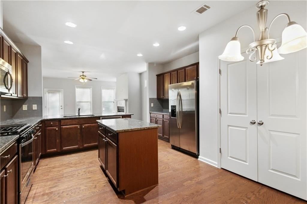 5090 Breezewood Cir - Photo 6 of 29