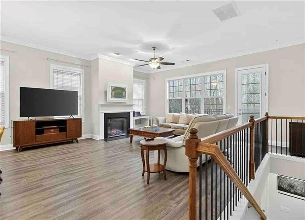 2407 Tenor Ln - Photo 2 of 20