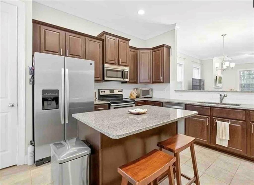 2407 Tenor Ln - Photo 4 of 20