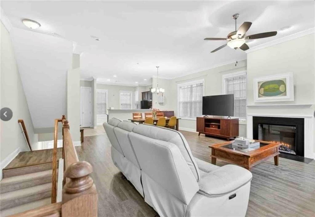 2407 Tenor Ln - Photo 7 of 20