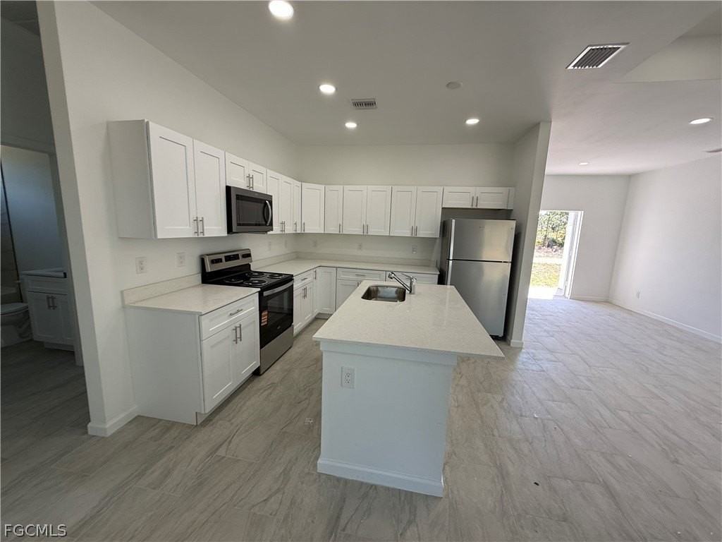 1115 Cove St E - Photo 5 of 25