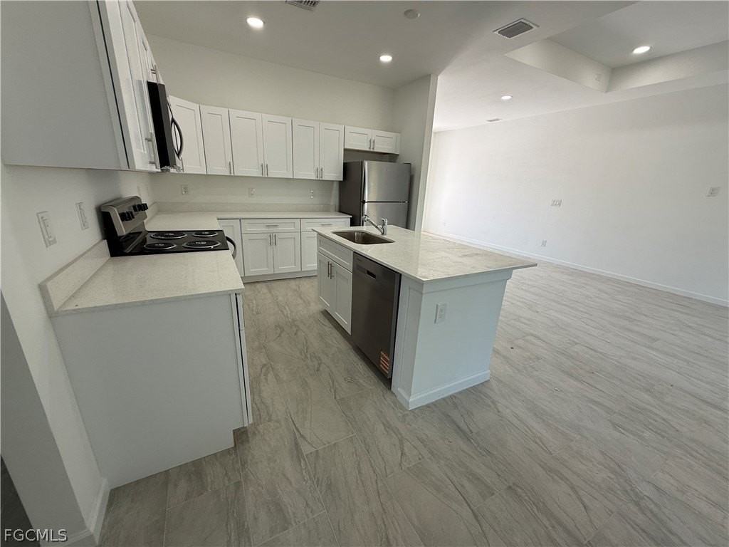 1115 Cove St E - Photo 6 of 25