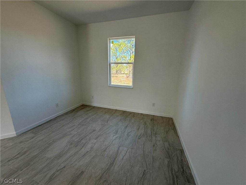 1115 Cove St E - Photo 7 of 25