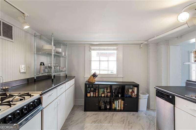 861 Charles Allen Dr Ne Apt D - Photo 6 of 10