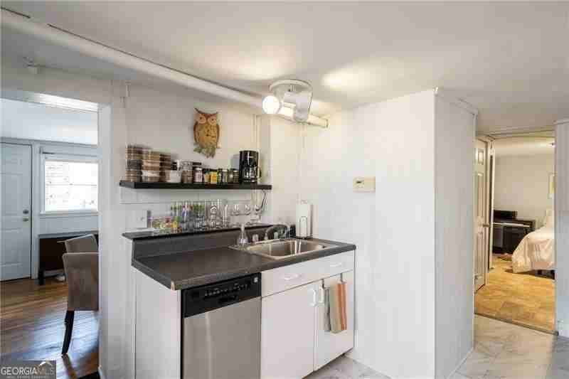 861 Charles Allen Dr Ne Apt D - Photo 7 of 10