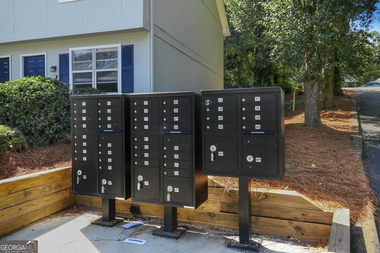 358 N 19th St Apt F - Photo 3 of 20