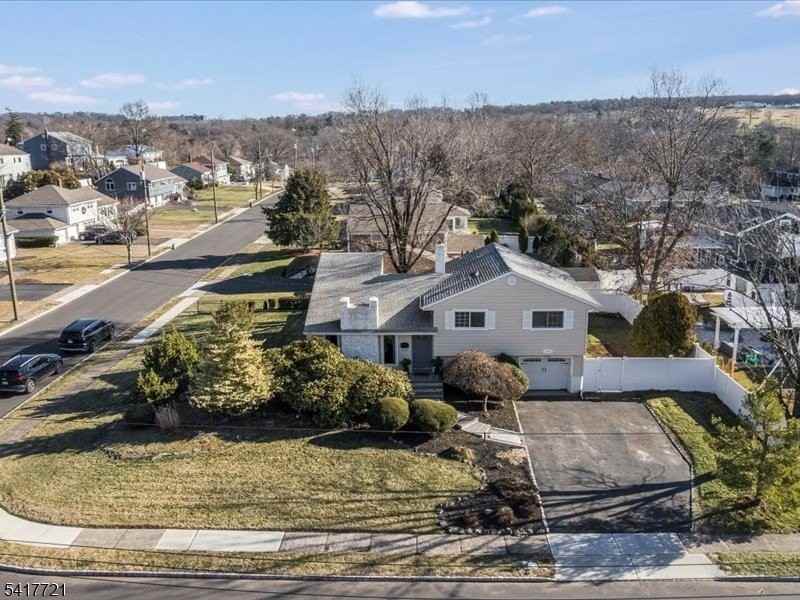 15 Windemere Rd - Photo 2 of 30