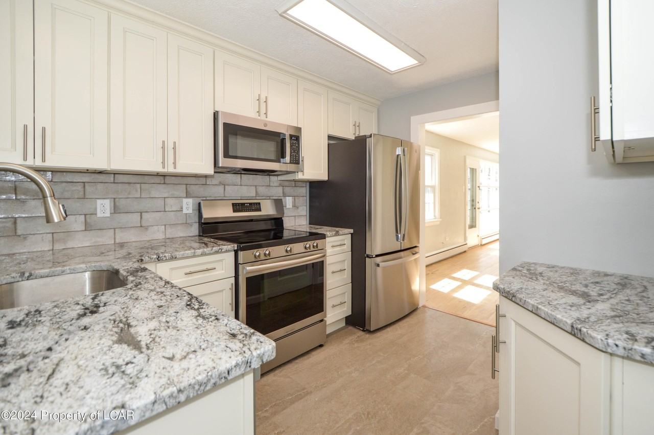 236 Machell Ave - Photo 3 of 29