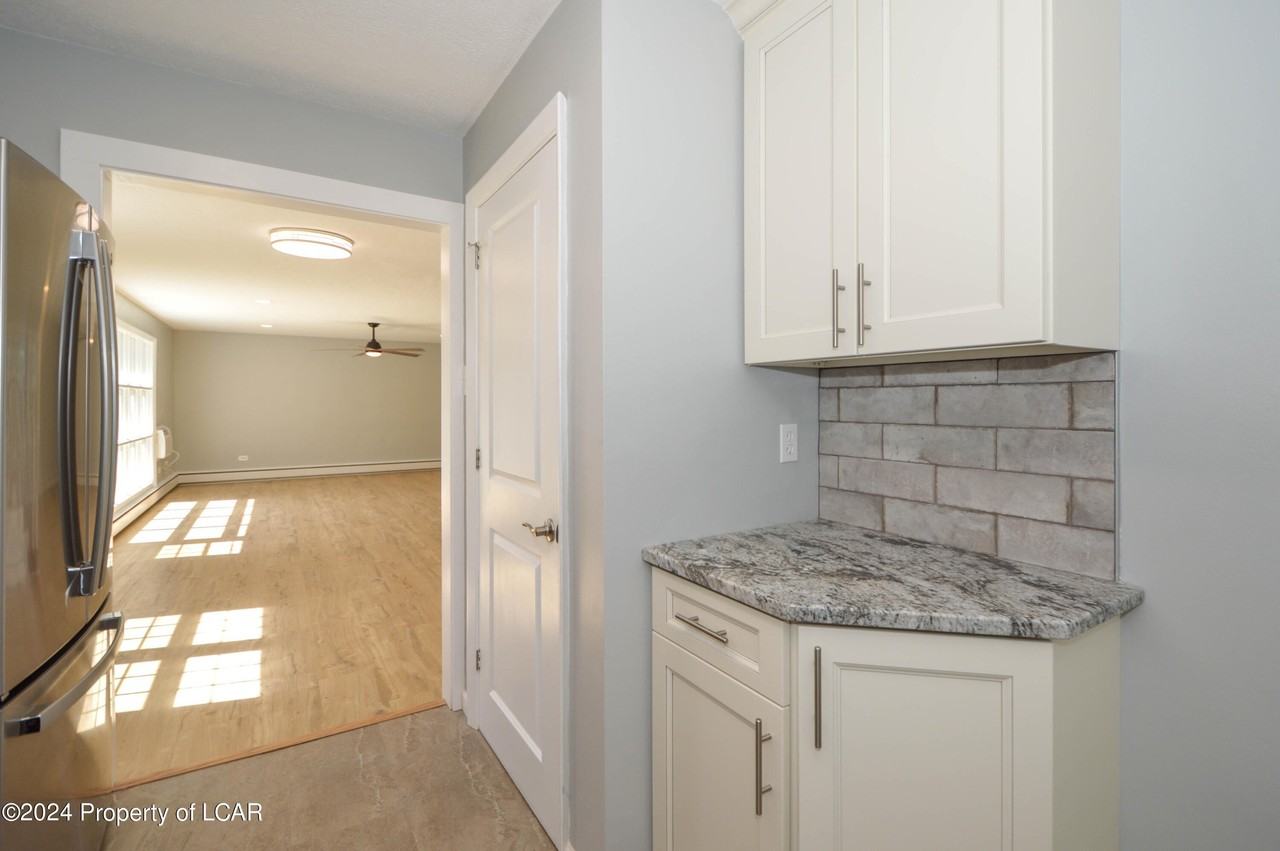 236 Machell Ave - Photo 4 of 29