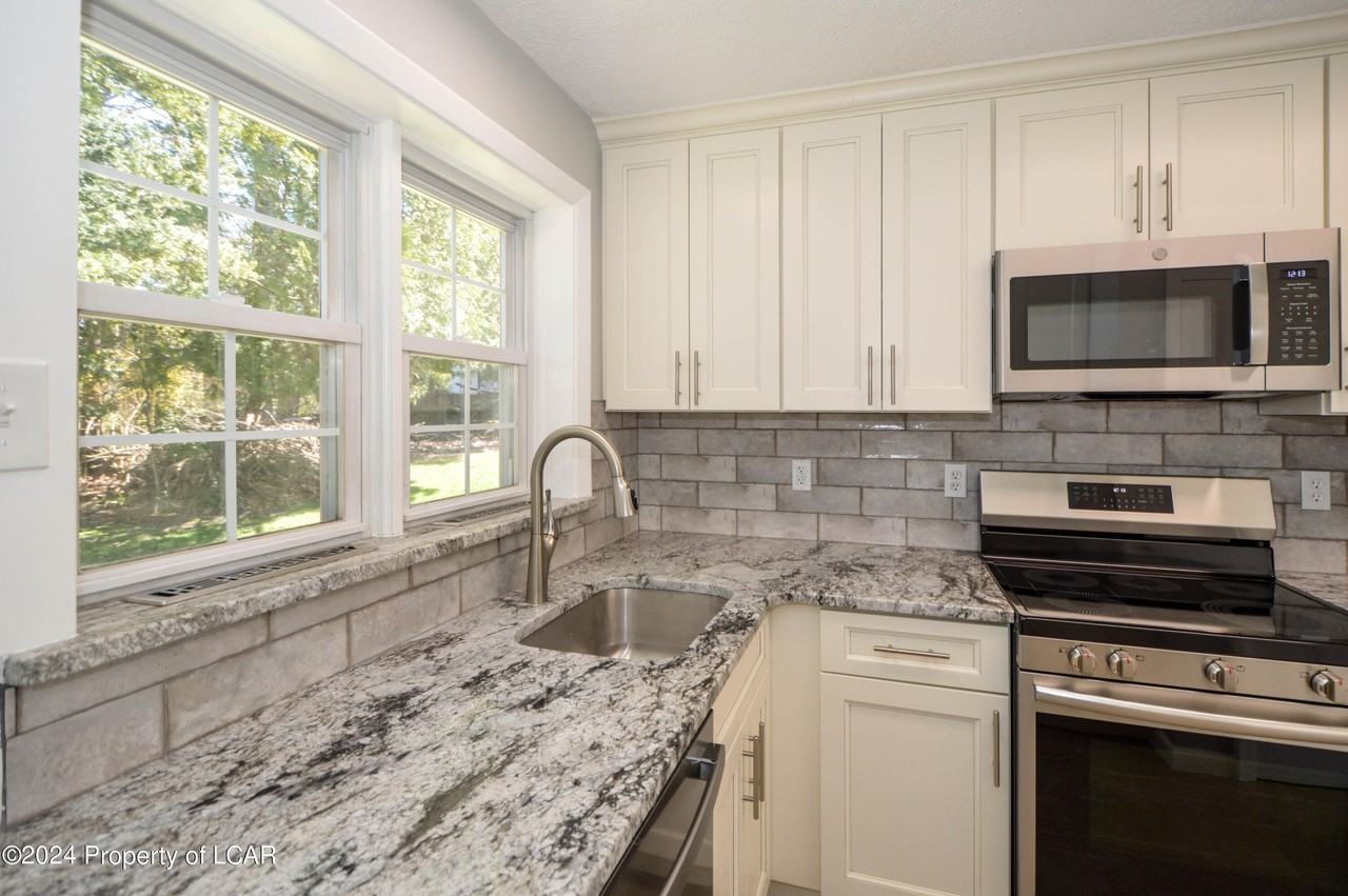 236 Machell Ave - Photo 5 of 29