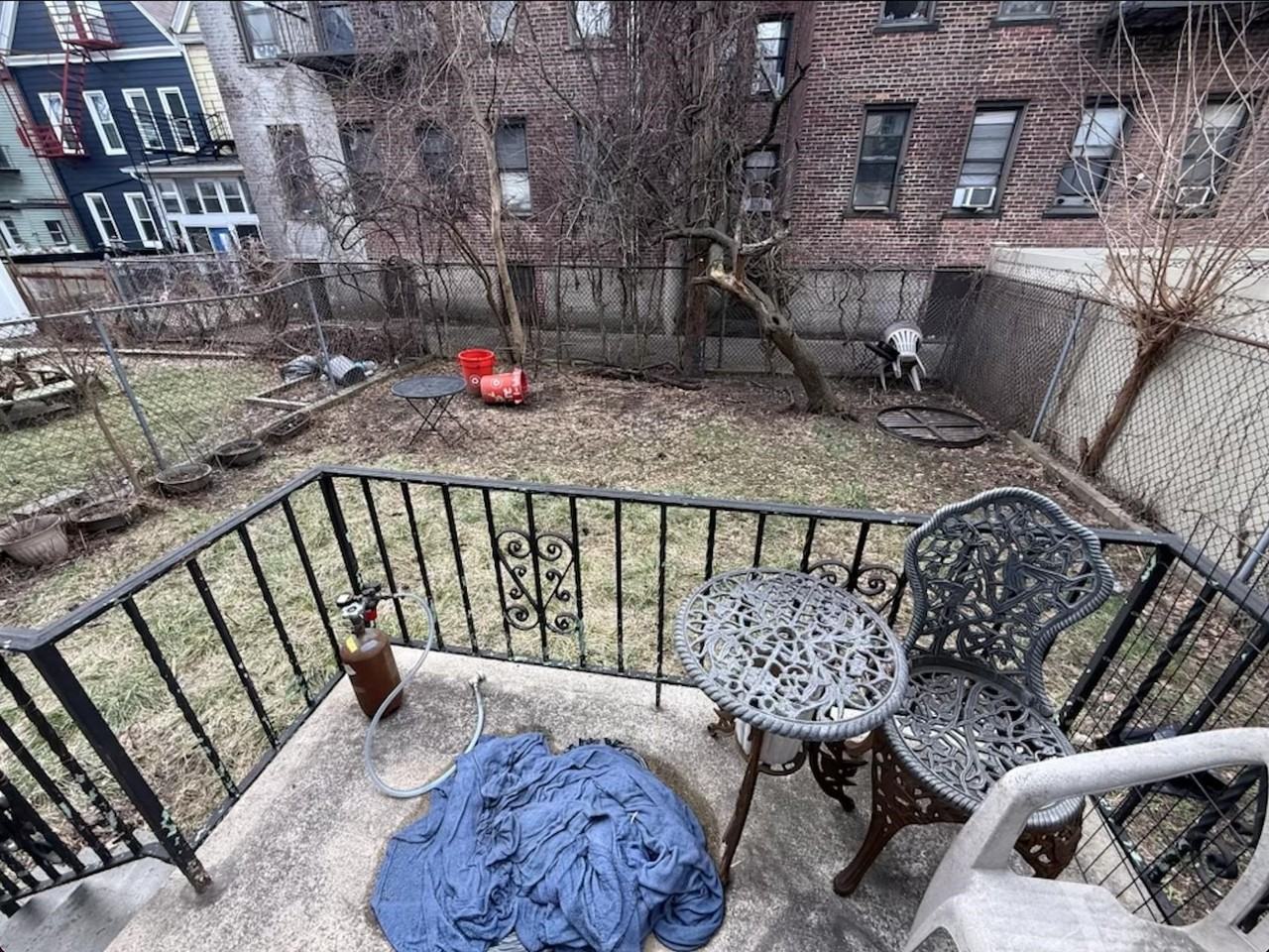 21 49th St #1 - Photo 5 of 6