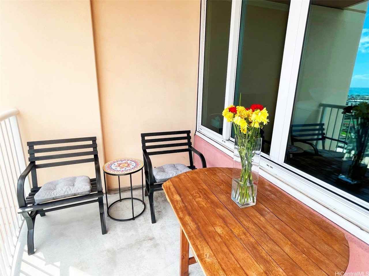 801 S King St Apt 3710 - Photo 2 of 23