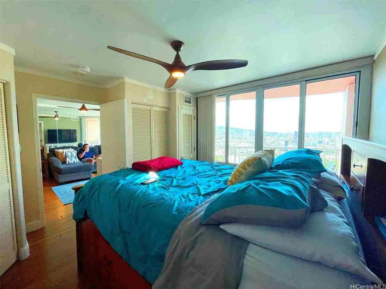 801 S King St Apt 3710 - Photo 3 of 23