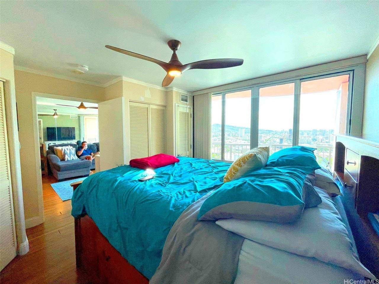 801 S King St Apt 3710 - Photo 4 of 23