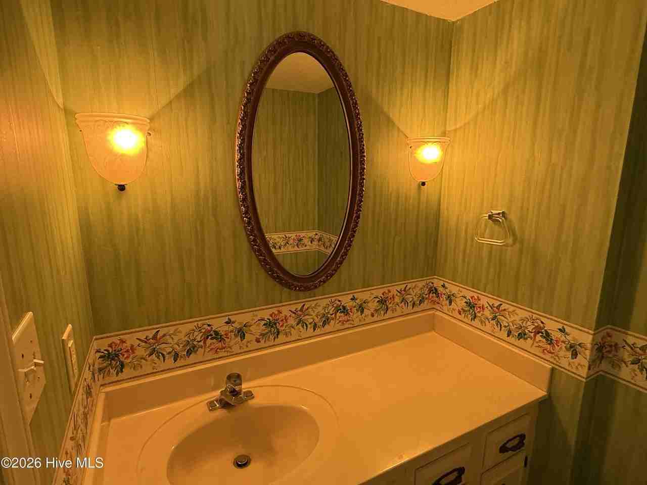 155 Beaufort Ct - Photo 3 of 21