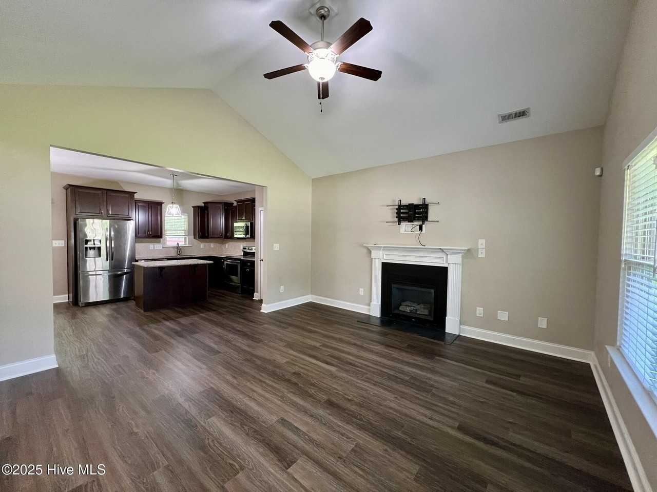 756 Sun Rd - Photo 2 of 25