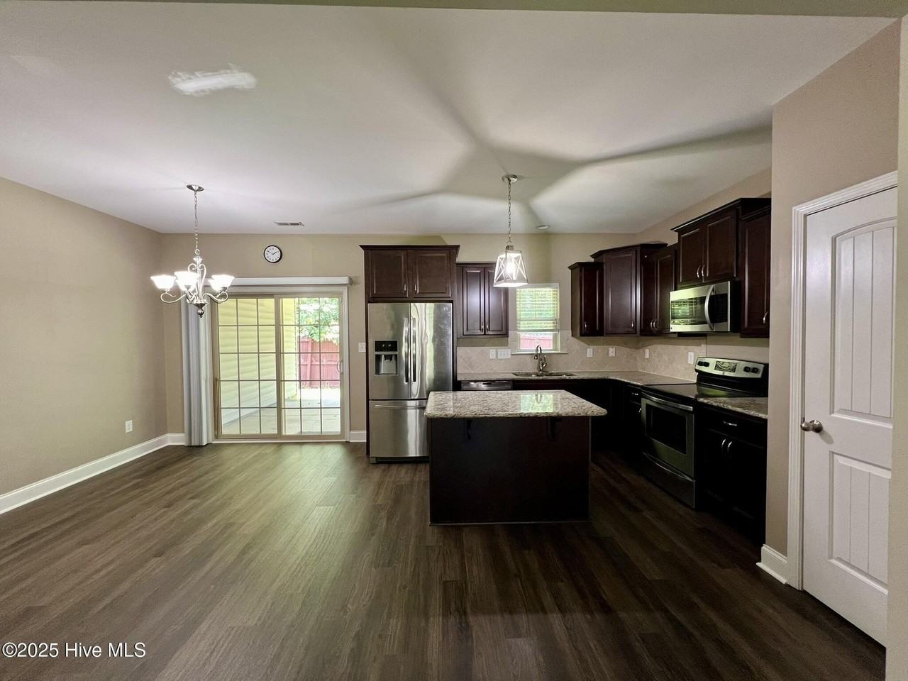 756 Sun Rd - Photo 4 of 25