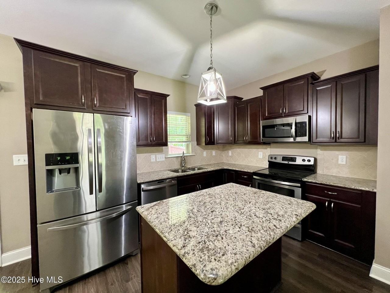 756 Sun Rd - Photo 5 of 25