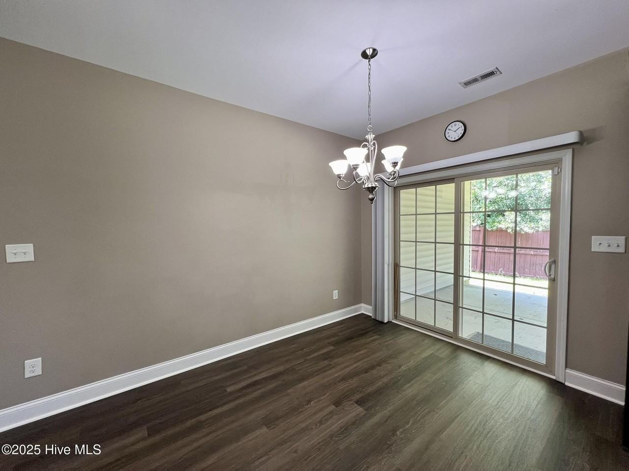 756 Sun Rd - Photo 6 of 25