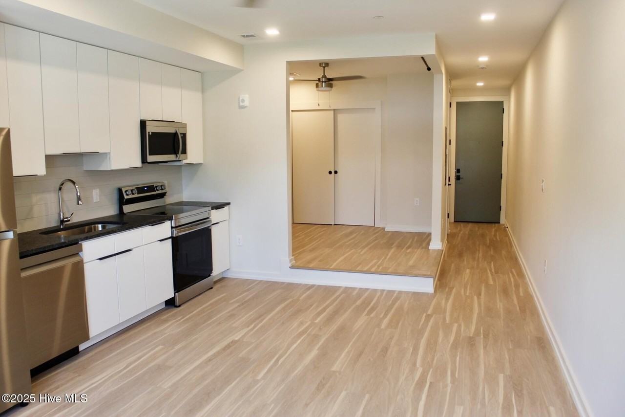 1124 Castle St #303 - Photo 3 of 6
