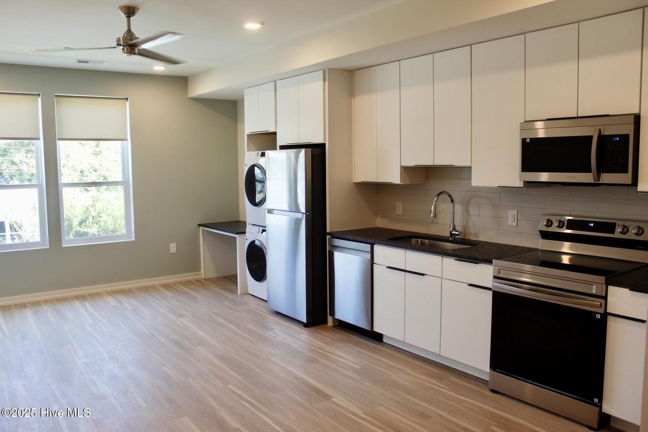 1124 Castle St #303 - Photo 4 of 6
