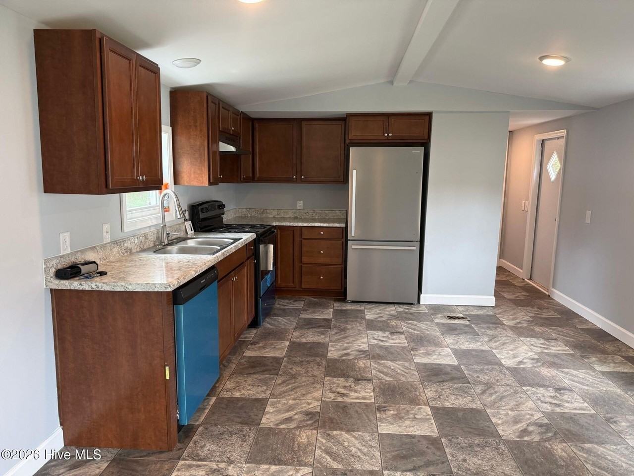 458 White Oak Ln - Photo 2 of 9