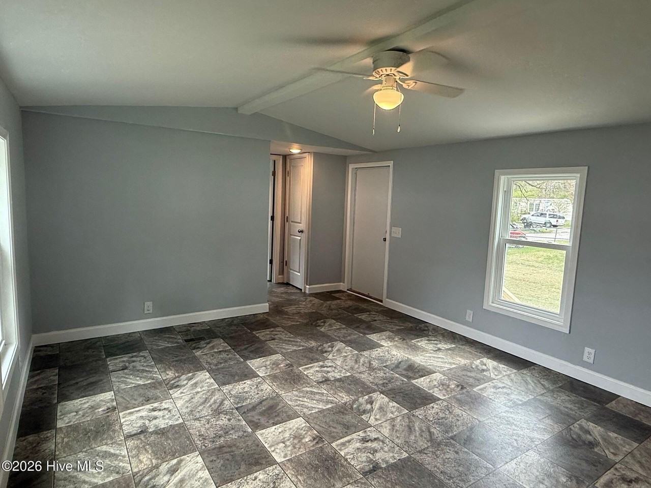 458 White Oak Ln - Photo 3 of 9