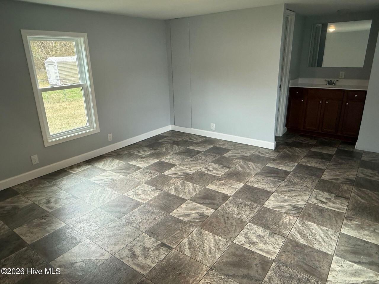 458 White Oak Ln - Photo 4 of 9