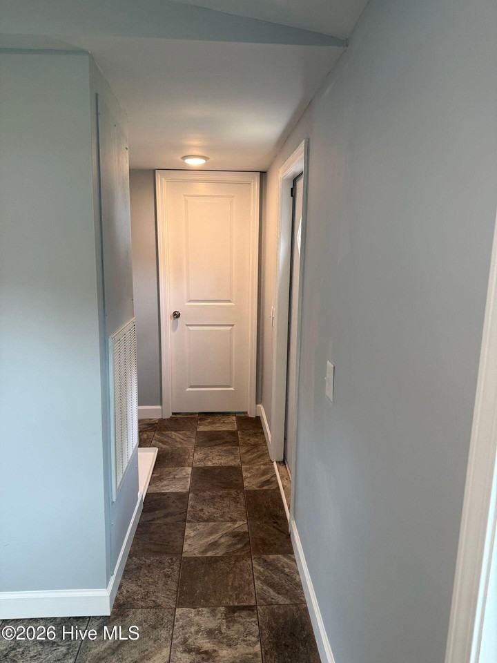 458 White Oak Ln - Photo 7 of 9