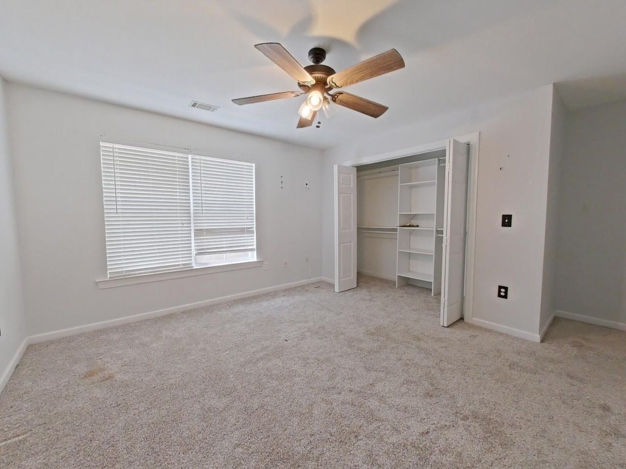 933 Mitchell Ln - Photo 4 of 30