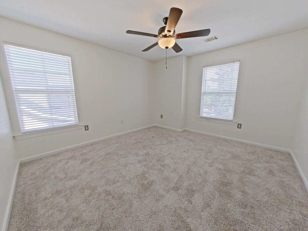 933 Mitchell Ln - Photo 5 of 30