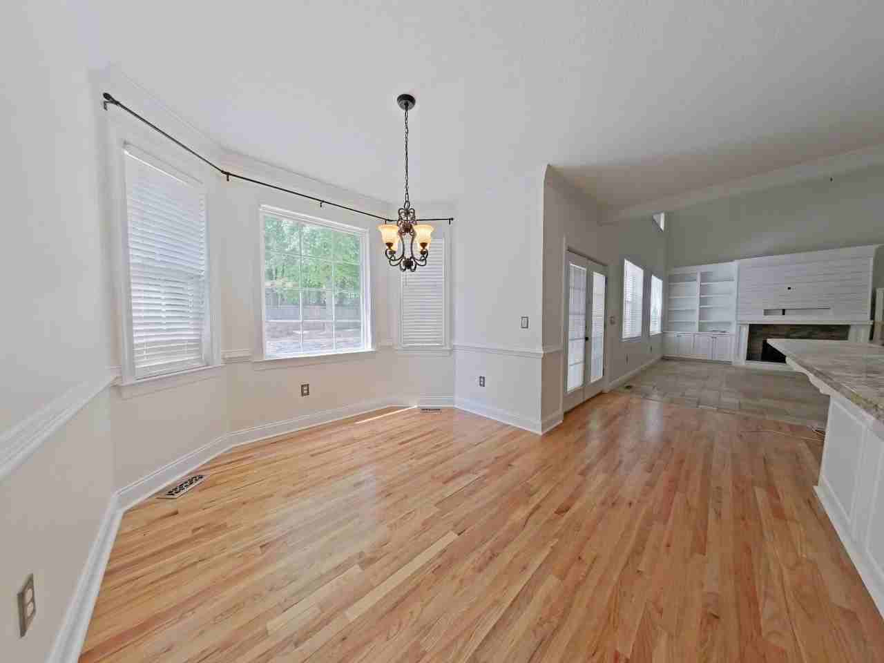 933 Mitchell Ln - Photo 6 of 30