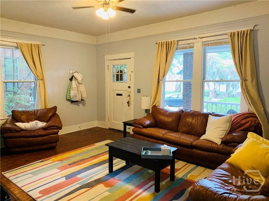 648 E 40th St - Photo 4 of 13