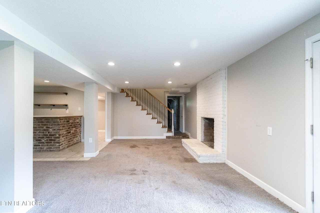 2344 Alice Bell Rd - Photo 5 of 39