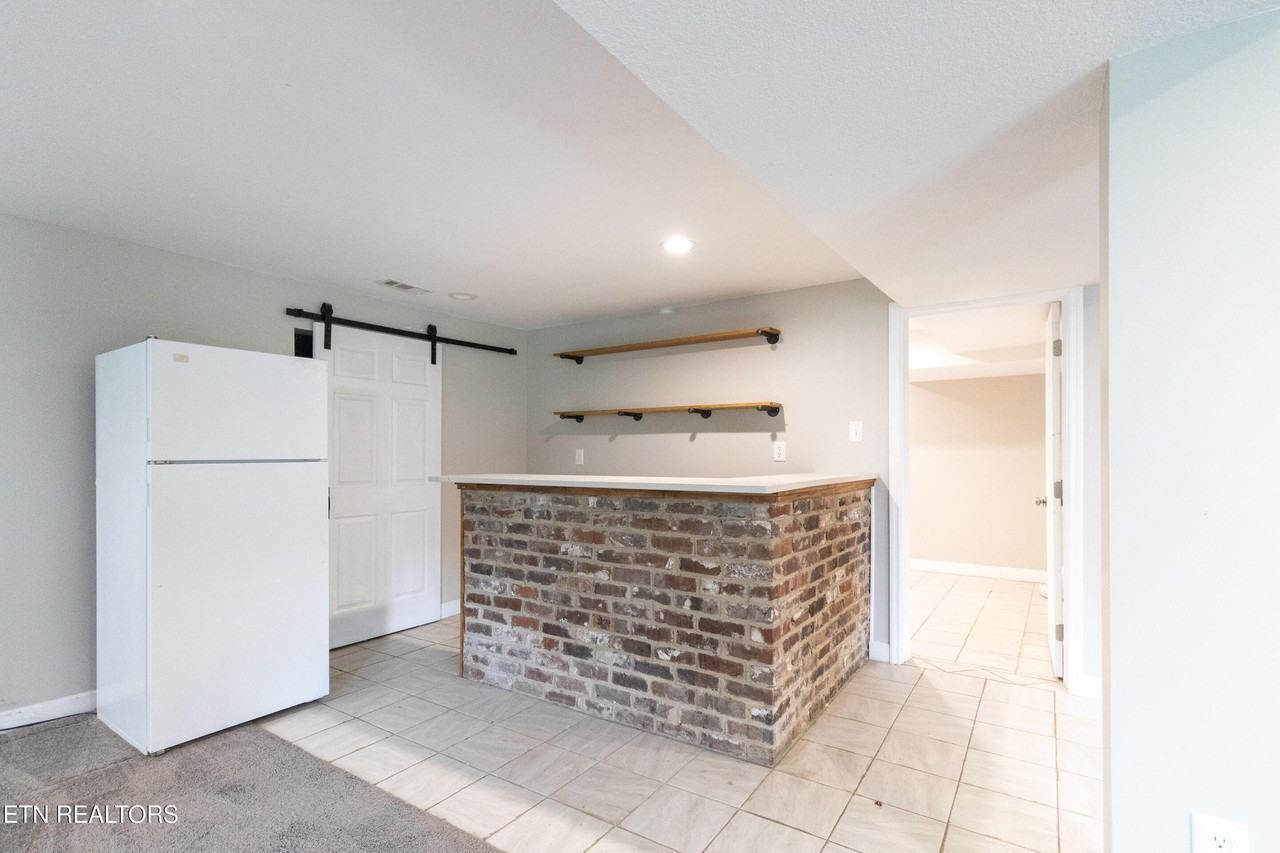 2344 Alice Bell Rd - Photo 6 of 39