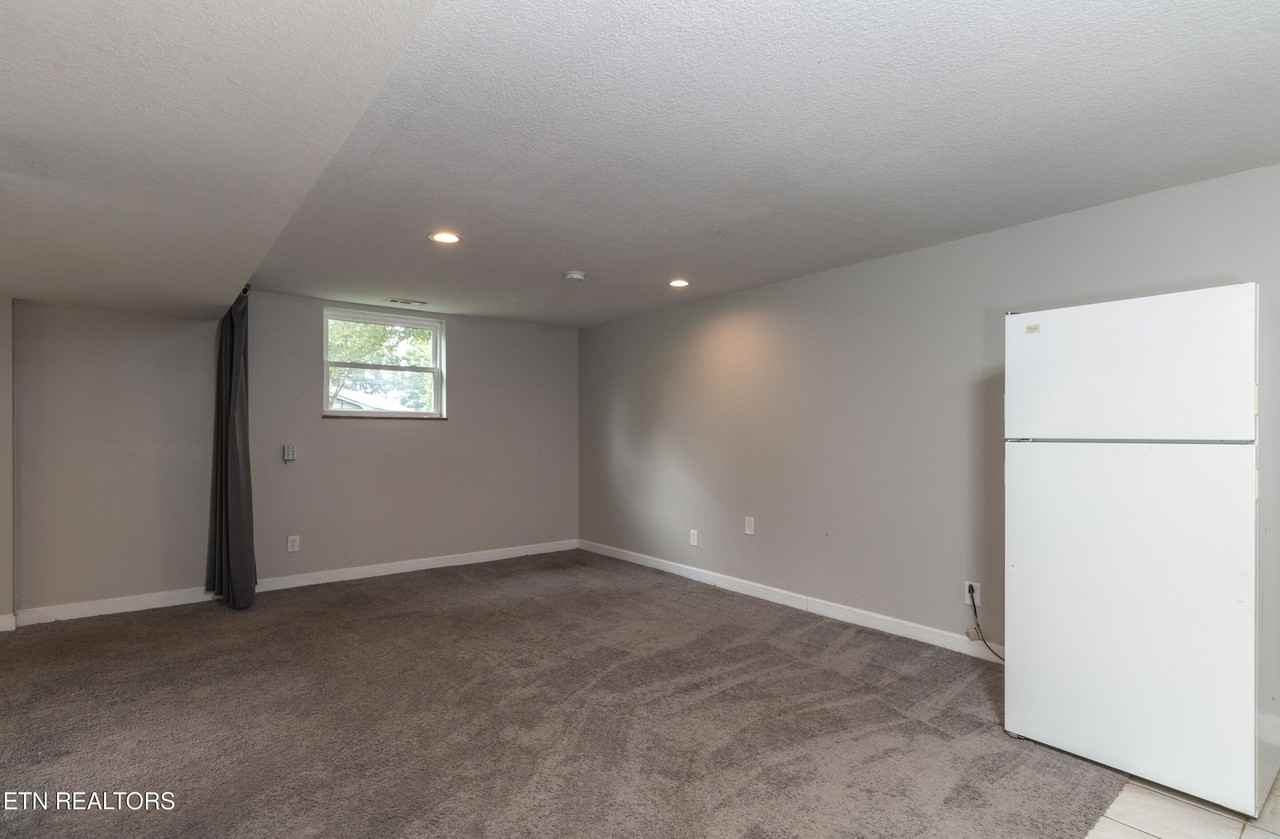 2344 Alice Bell Rd - Photo 7 of 39