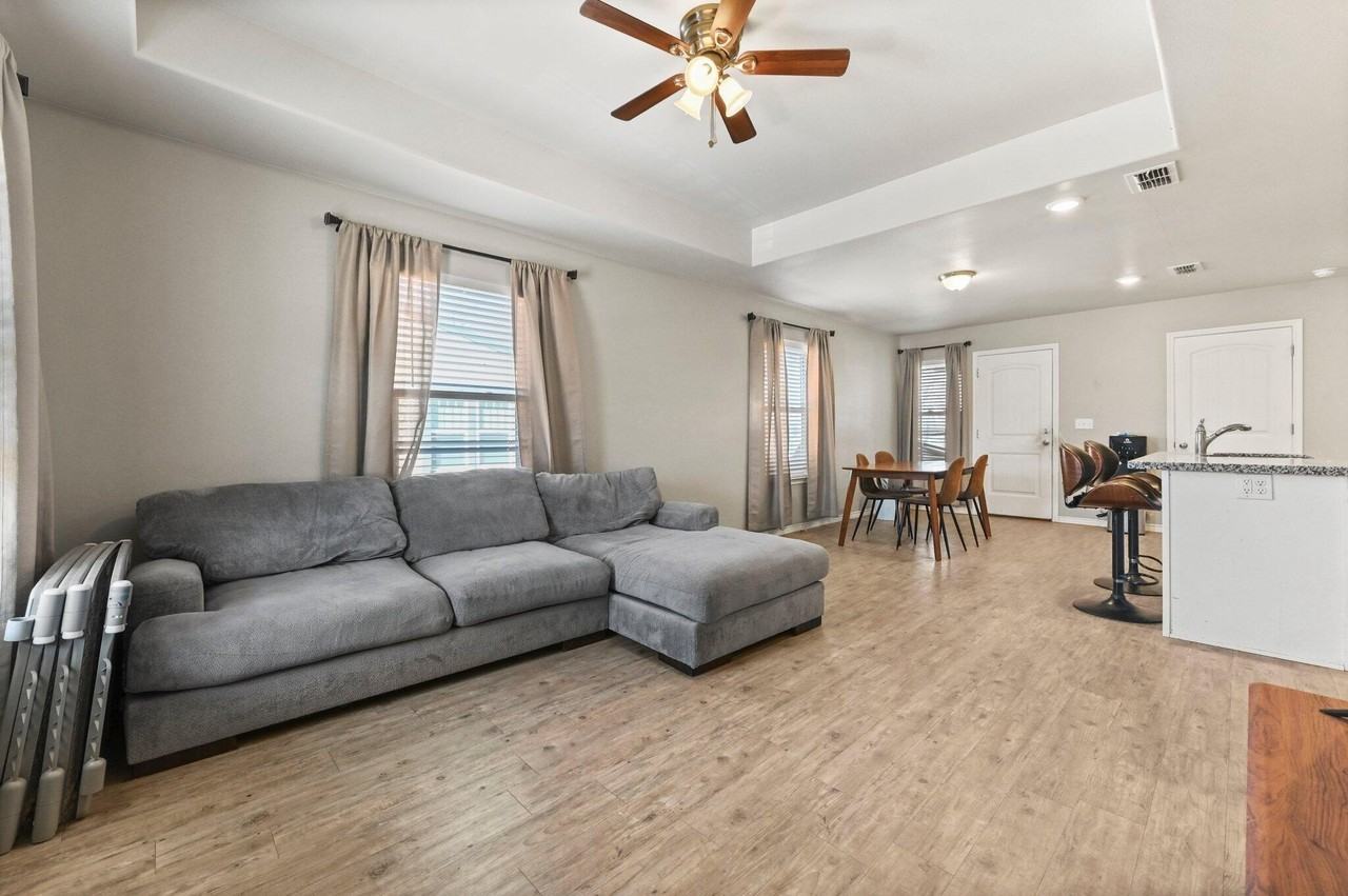 2116 24th St - Photo 3 of 13