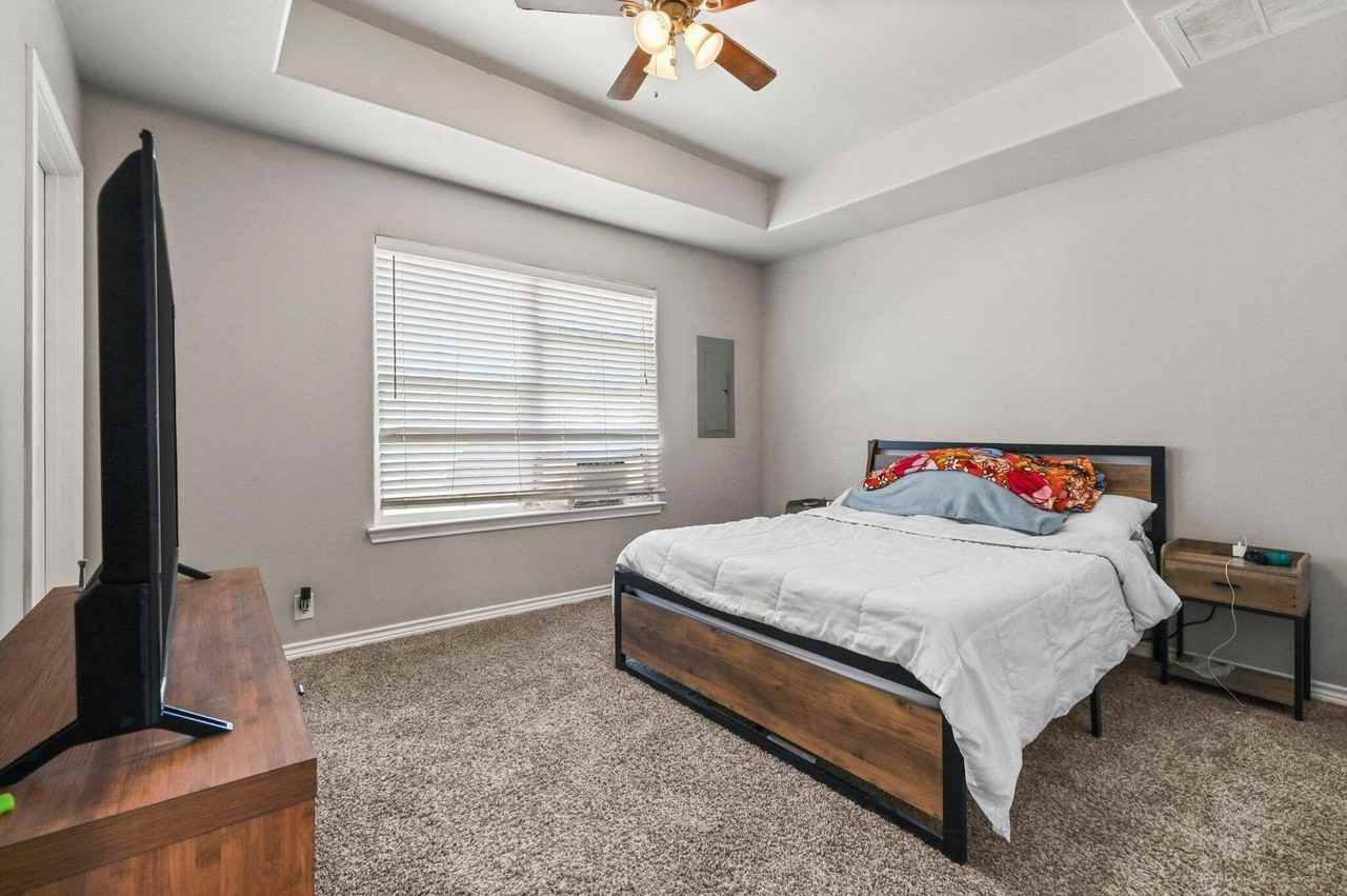 2116 24th St - Photo 7 of 13