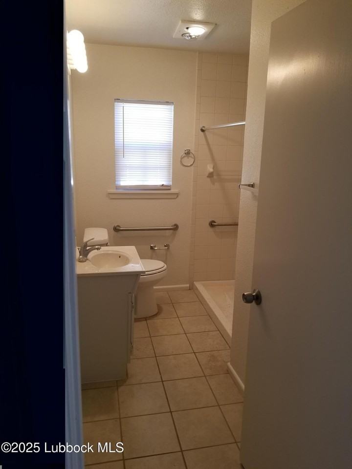 1912 45th St - Photo 4 of 7