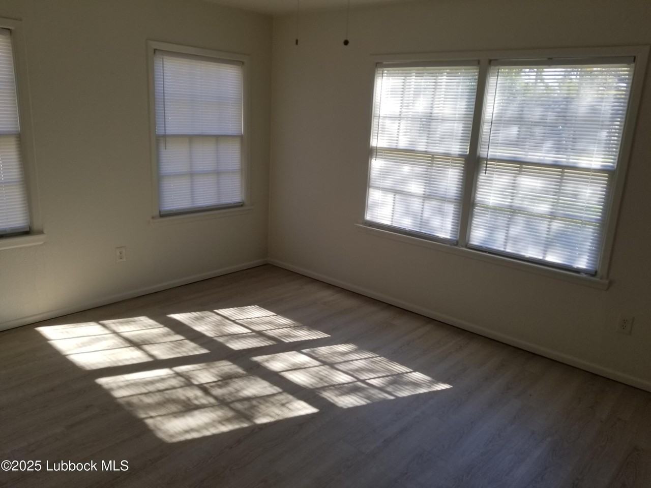 1912 45th St - Photo 5 of 7