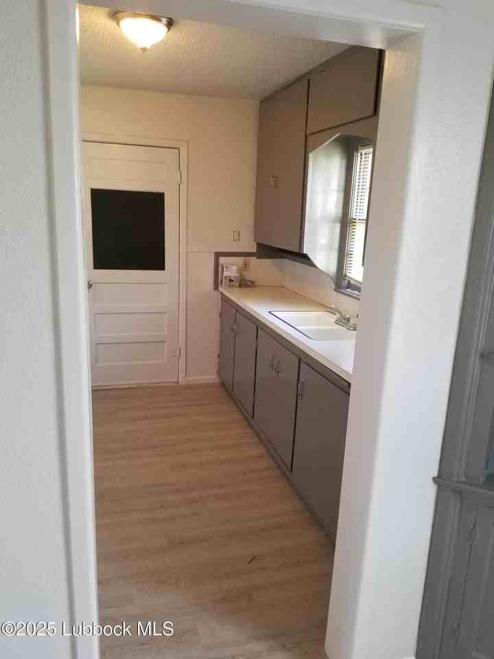 1912 45th St - Photo 6 of 7