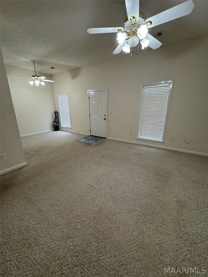 33 Jamestown Loop - Photo 2 of 15