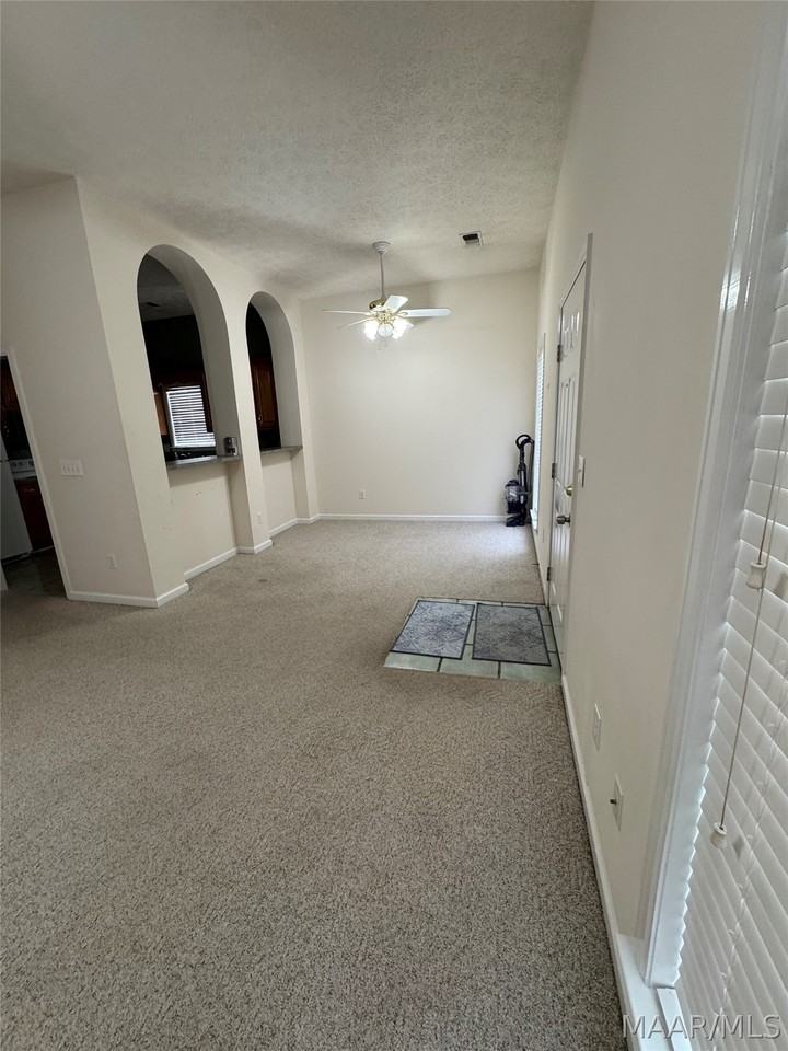 33 Jamestown Loop - Photo 3 of 15