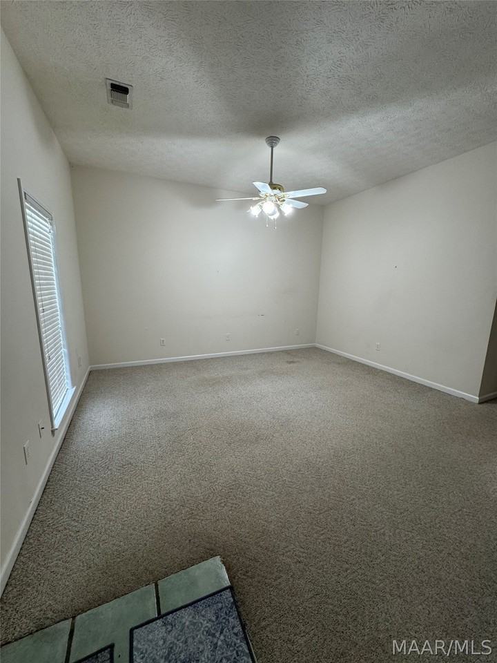 33 Jamestown Loop - Photo 4 of 15