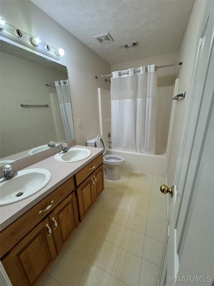 33 Jamestown Loop - Photo 7 of 15