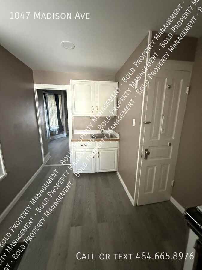 1047 Madison Ave - Photo 3 of 12